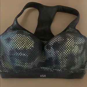 2 Victoria’s Secret sports bras